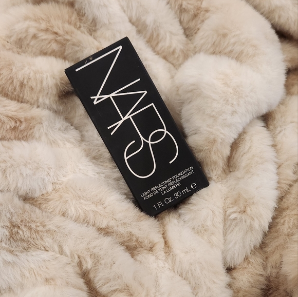 NARS- LIGHT REFLECTING™ ADVANCED SKINCARE FOUNDATION- Medium 4 Barcelona - Picture 5 of 5